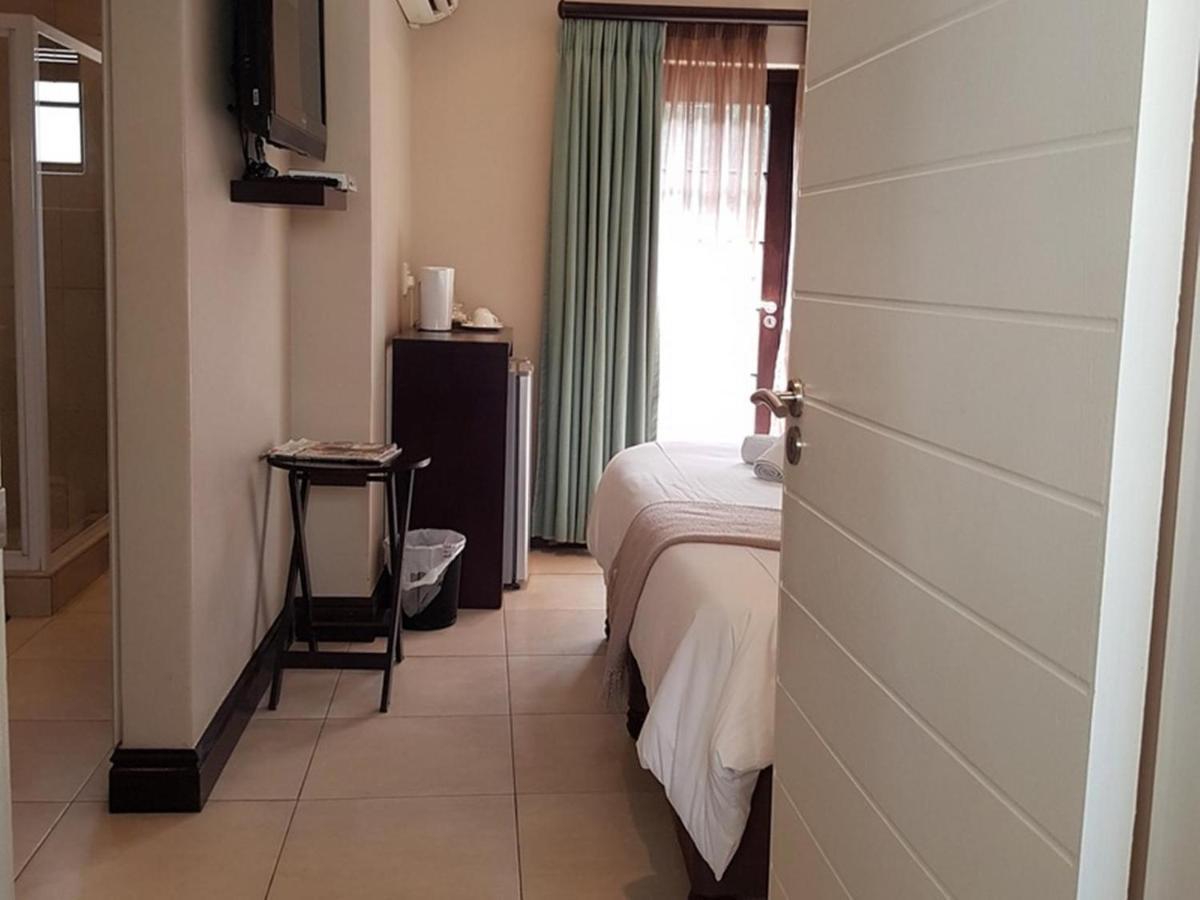 Fairview Apartment *